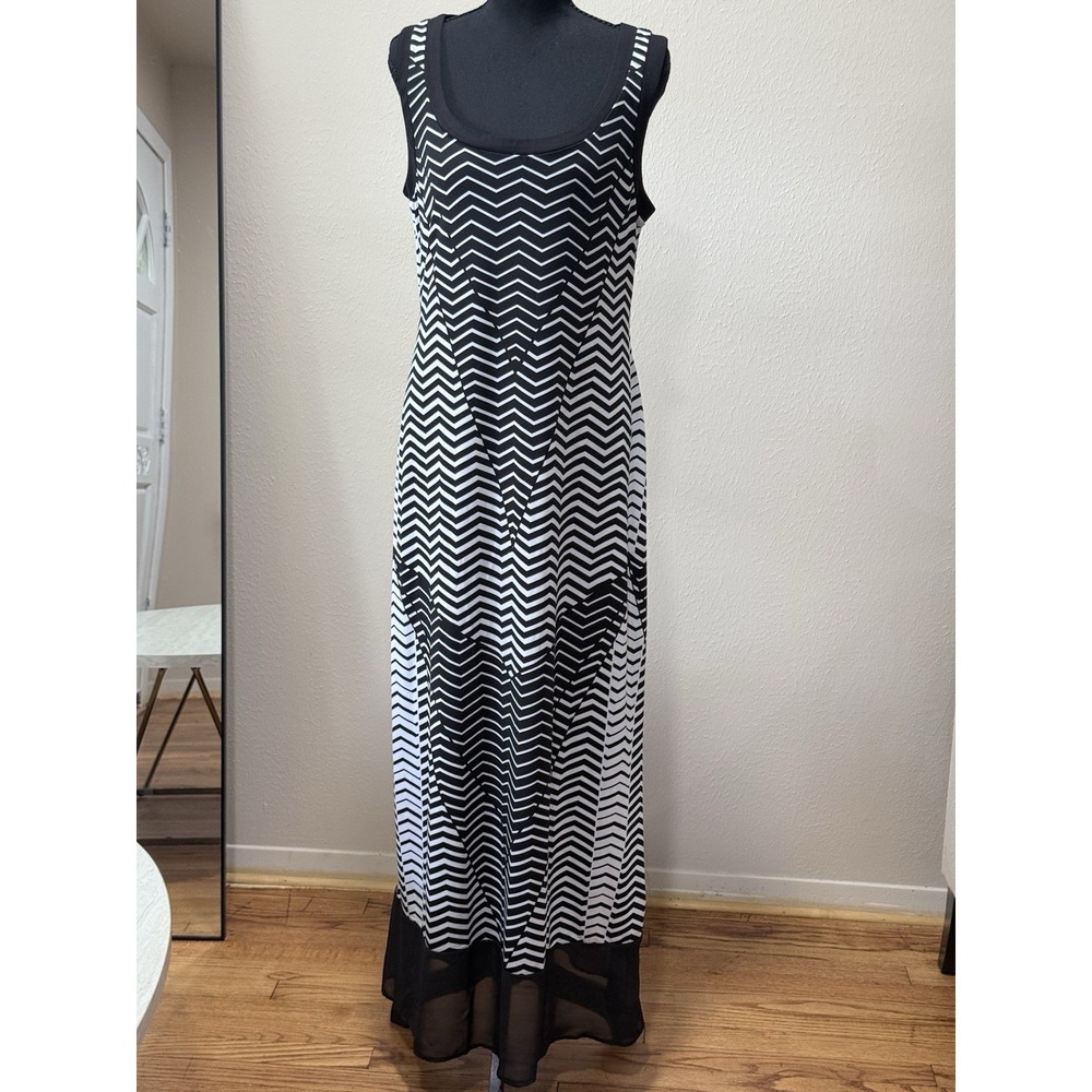 Notations Women's SleevelessSize L White and Black Geometric Pattern Maxi Dress